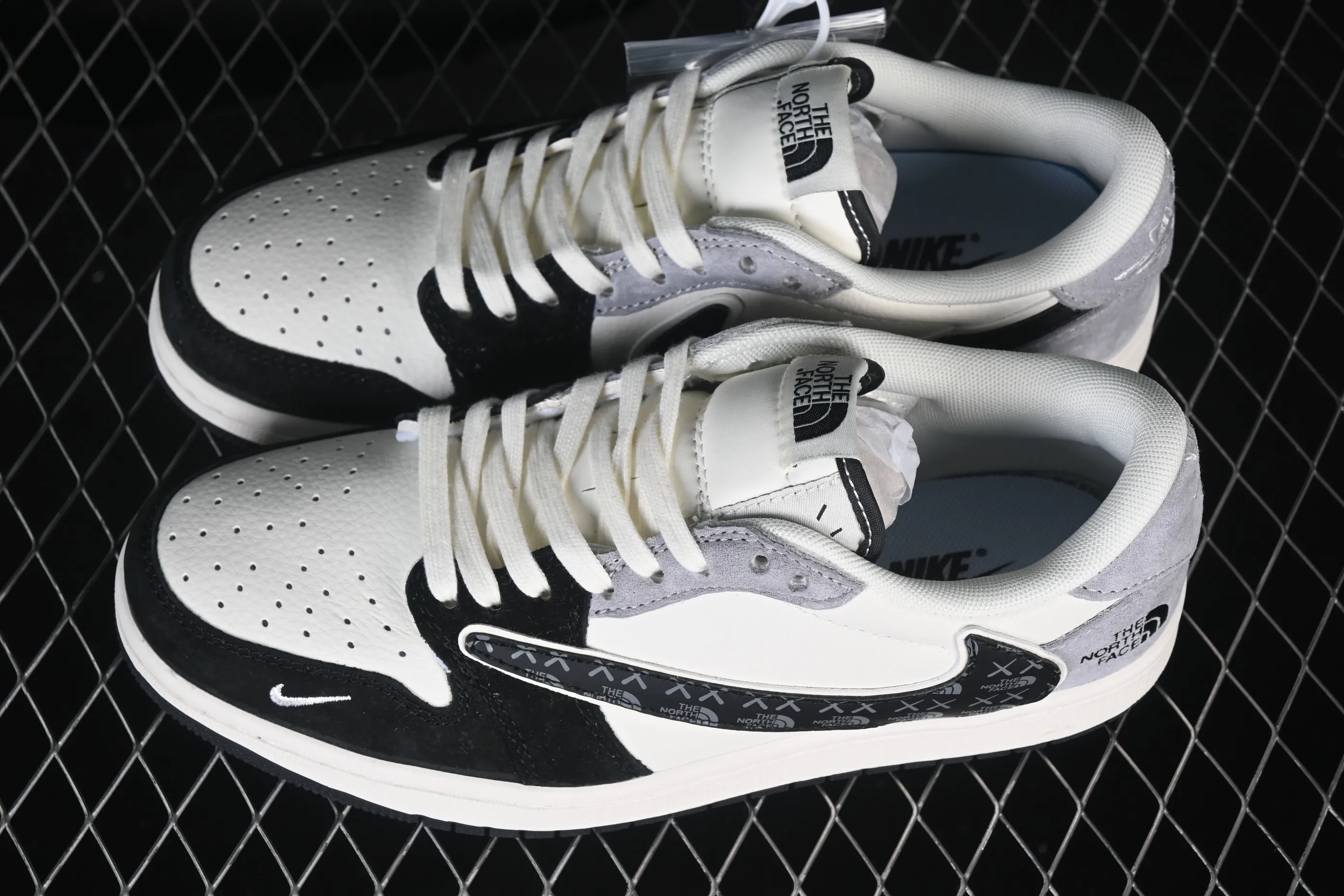 All categories Air Jordan Jordan series basketball shoes Air Jordan 1 Low High-end customized low-top sneakers Air Jordan 1 Low AJ1 Joe 1 three-party joint black and white gray contrast high-end customized low-top retro basketball shoes JW1188-172